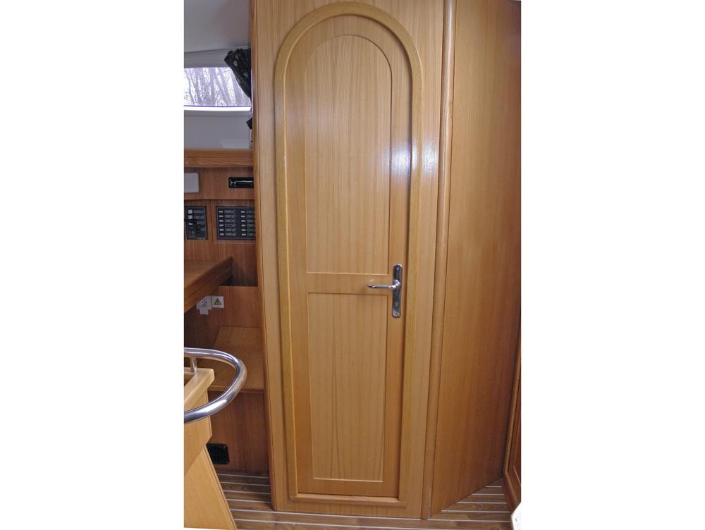 Saloon, Accommodation